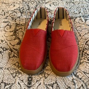 Women’s Size 6 Red TOMS NWOT